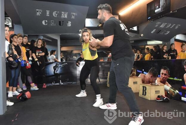 Genç kadınlar, dövüş sporlarına yöneldi