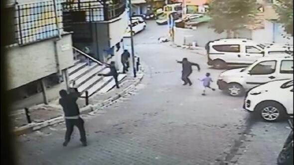 Sokak ortasında çevredeki çocuklara rağmen silahlı çatışma