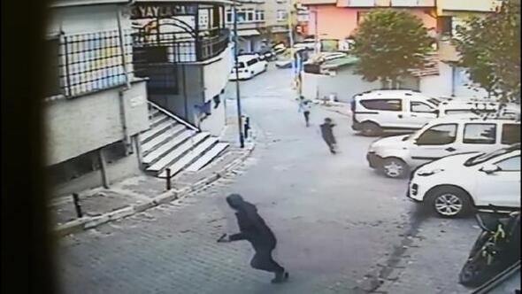 Sokak ortasında çevredeki çocuklara rağmen silahlı çatışma
