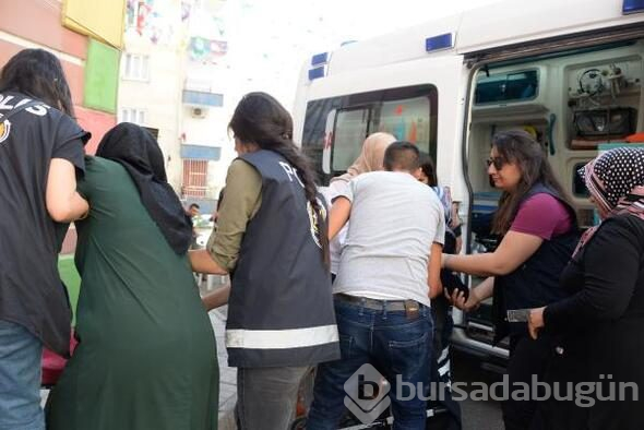 İki anne HDP binasına girmek istedi...
