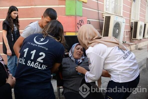 İki anne HDP binasına girmek istedi...