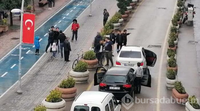  Çocuklarının önünde tekme tokat dövüştüler!