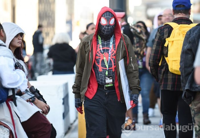 Comic Con'a katılanlar, kostüm ve makyajlarıyla dikkat çekti
