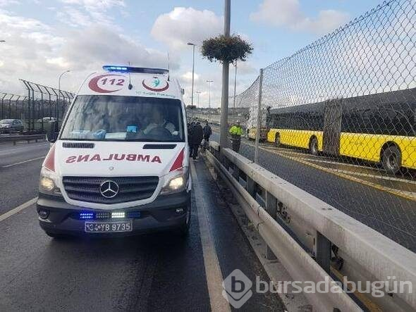 İki metrobüs kafa kafaya çarpıştı!