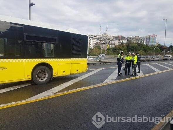 İki metrobüs kafa kafaya çarpıştı!