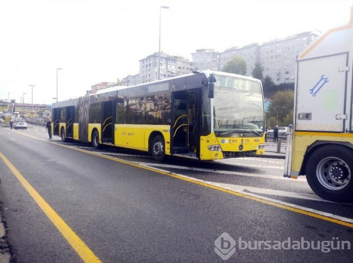 İki metrobüs kafa kafaya çarpıştı!