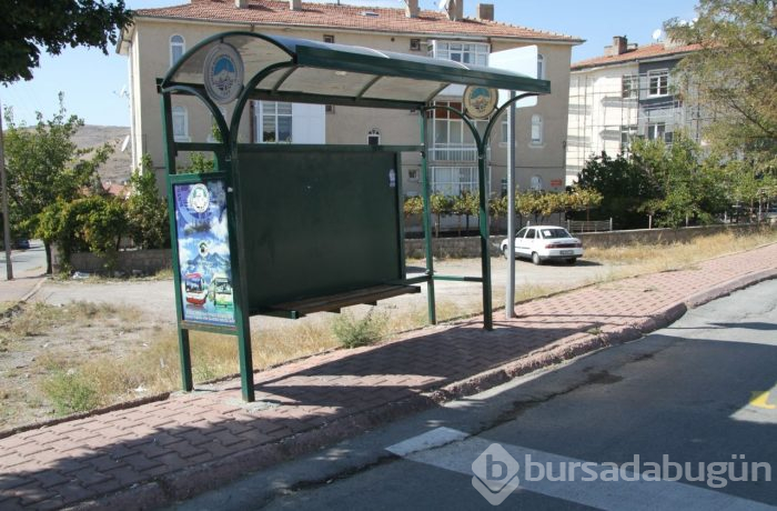 Otobüs durağında dehşet saçtı!