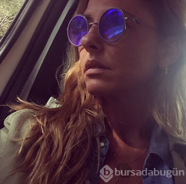 Ece Uslu bikini pozuyla herkesi kendine hayran bıraktı