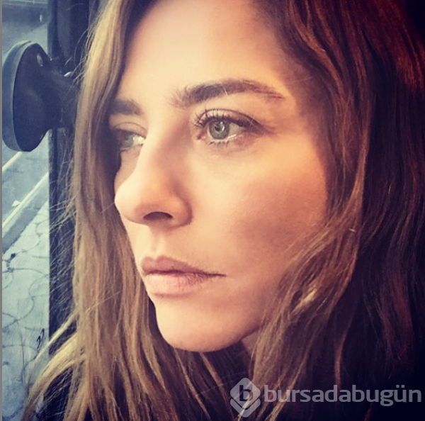 Ece Uslu bikini pozuyla herkesi kendine hayran bıraktı