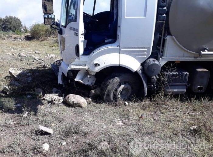 Manisa'da süt tankeri otomobil ile çarpıştı!