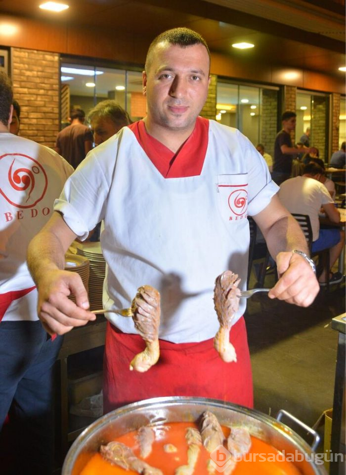 Gelinlikle yemeye gittiler!