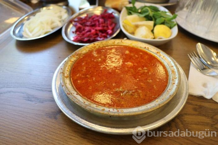 Kahvaltıda yemek için erkenden yollara düşüyorlar