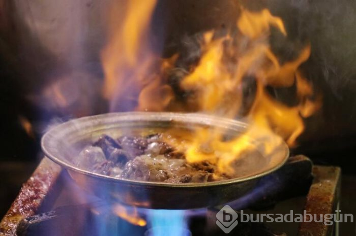 Kahvaltıda yemek için erkenden yollara düşüyorlar