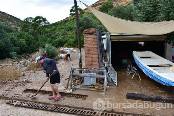 Bodrum'u sağanak vurdu