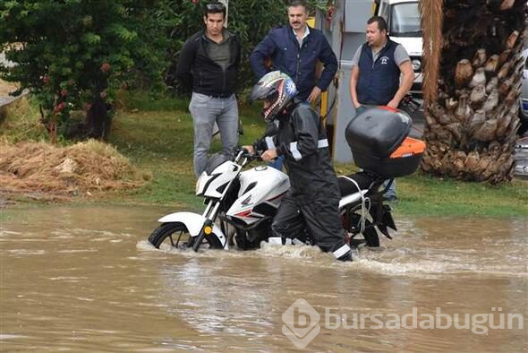 Bodrum'u sağanak vurdu