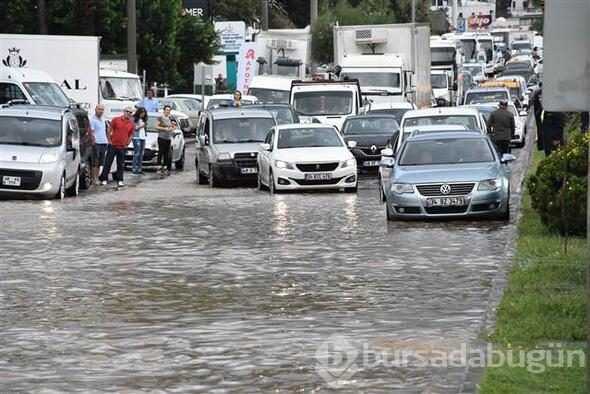 Bodrum'u sağanak vurdu