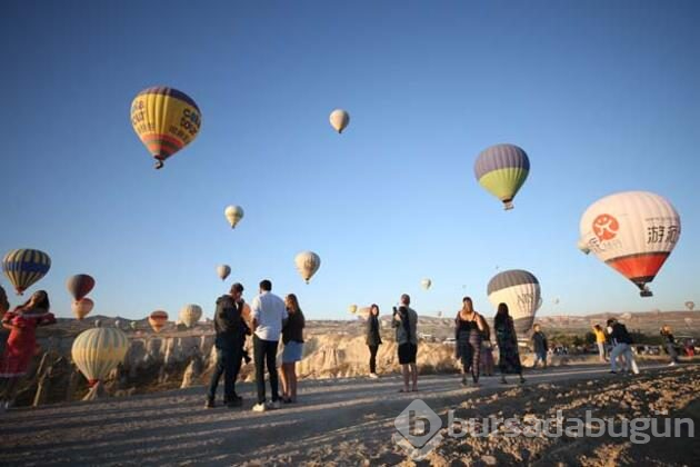 Kapadokya'da balonlar 437 bin kişiyi uçurdu