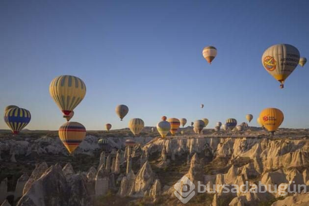 Kapadokya'da balonlar 437 bin kişiyi uçurdu