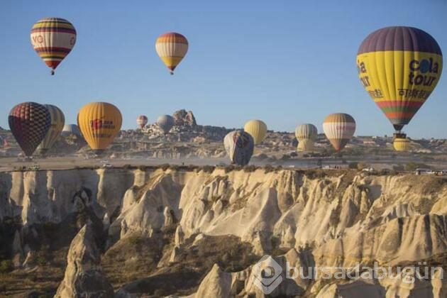 Kapadokya'da balonlar 437 bin kişiyi uçurdu