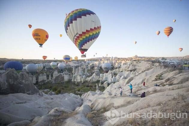 Kapadokya'da balonlar 437 bin kişiyi uçurdu