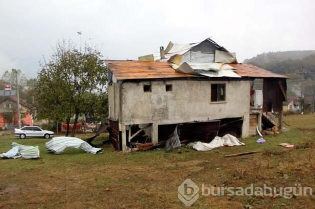 Hortumda 12 ev hasar gördü