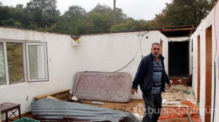 Hortumda 12 ev hasar gördü