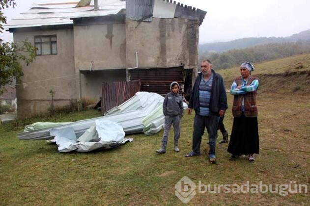 Hortumda 12 ev hasar gördü