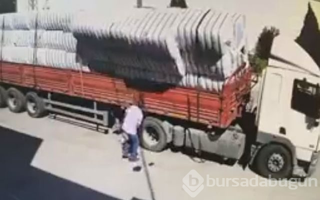 Pamuk balyalarının altında kalıp ağır yaralandı!