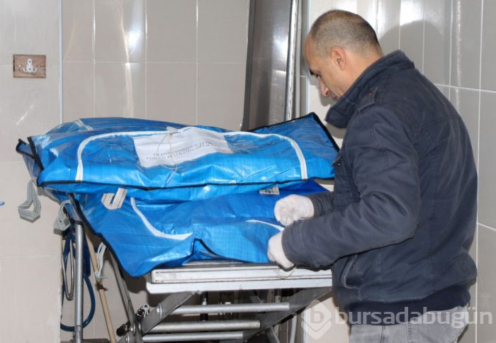 Cesedi parçalara ayırıp