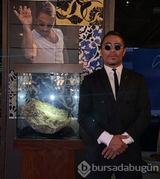 Nusret Gökçe İstanbul'u yağmurlu havada yarı çıplak turladı!