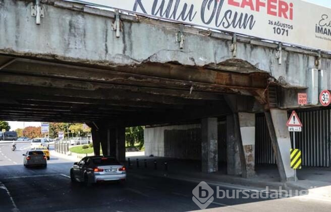 Unkapanı Köprüsü tehlike saçıyor!
