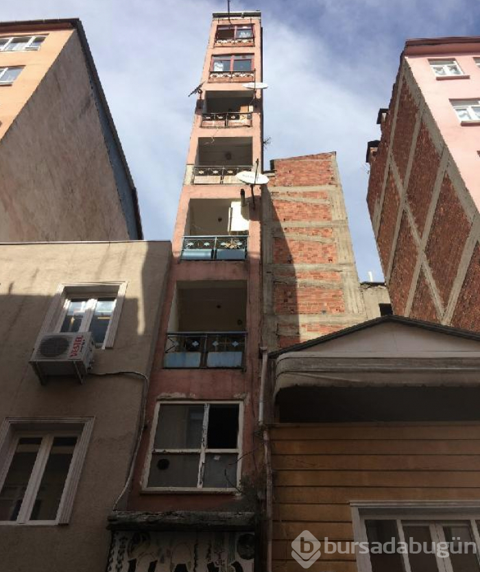 Mimarisi ile görenleri hem şaşırtan hem de korkutan ilginç bina