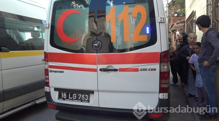 Bursalı Havvanur yapıştırıcıyı makyaj malzemesi sandı!