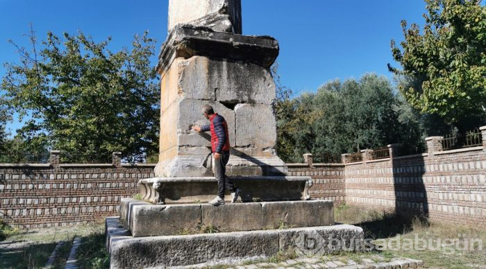 Bursa'da 2 bin yıllık dikilitaşa yapılan saygısızlık
