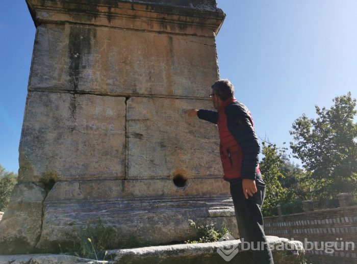 Bursa'da 2 bin yıllık dikilitaşa yapılan saygısızlık