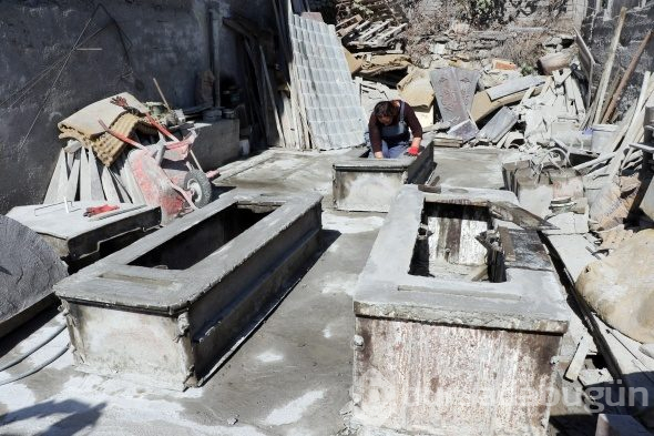 "Baba mesleği yok olmasın" diyerek kendisi yapmaya başladı