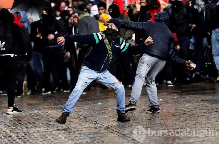 Kolombiya'daki öğrenci protestolarında polisle arbede!