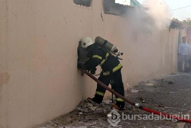 Kahramanmaraş'ta, örgü dokuma atölyesi alev alev yandı