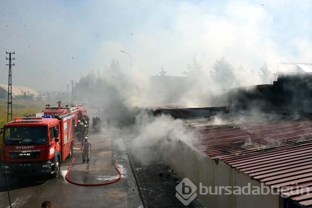 Kahramanmaraş'ta, örgü dokuma atölyesi alev alev yandı