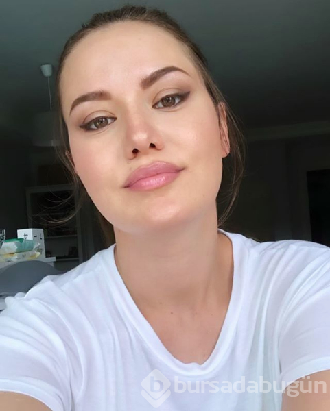 Fahriye Evcen, oğlu Karan ile beraber Burak Özçivit'i Kuruluş Osman'ın setinde ziyaret etti