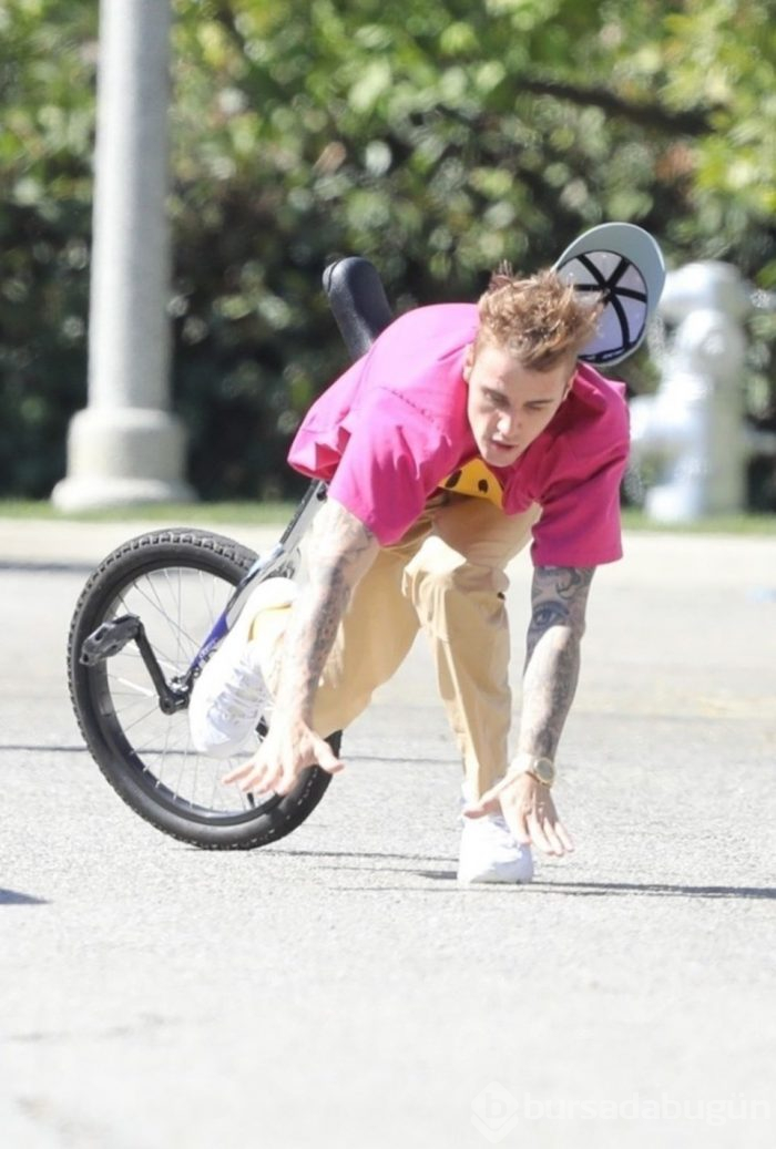 Justin Bieber dengesini kaybedip yere düştü