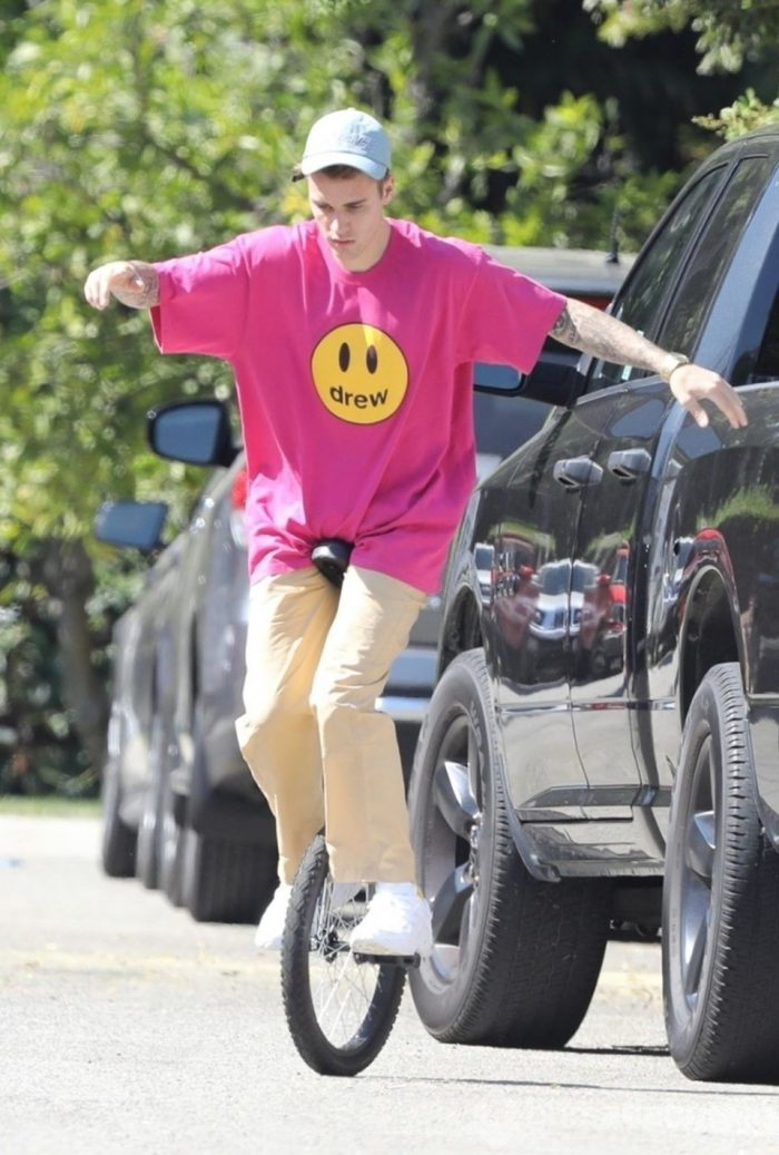 Justin Bieber dengesini kaybedip yere düştü