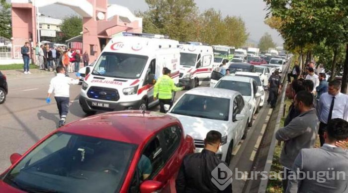 Kırmızı ışıkta 8 araçlı zincirleme kaza!