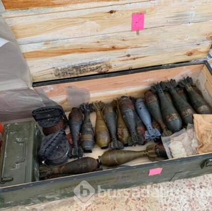 Tel Abyad ilçe merkezinde YPG/PKK'lılara ait çok sayıda silah ve mühimmat ele geçirildi