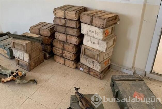 Tel Abyad ilçe merkezinde YPG/PKK'lılara ait çok sayıda silah ve mühimmat ele geçirildi