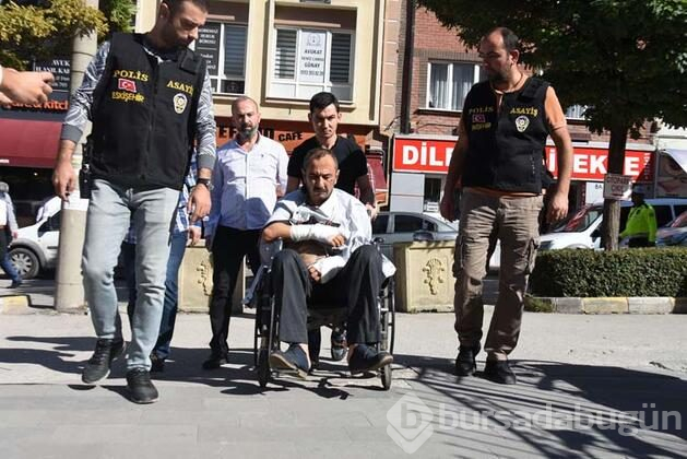 Eski eşine satırla saldıran cani adliyede!