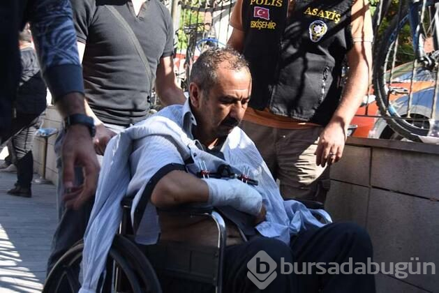 Eski eşine satırla saldıran cani adliyede!