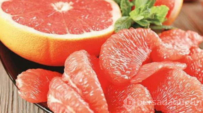 Vücudu doğal yollarla nemlendiren meyveler