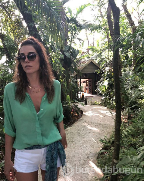 Cansu Dere'nin doğal güzelliği sosyal medyaya damga vurdu