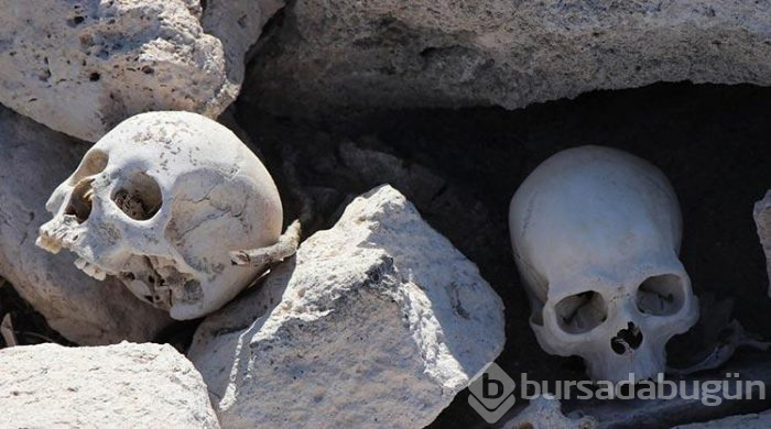 İskeletler ve kafatasları etrafa saçıldı